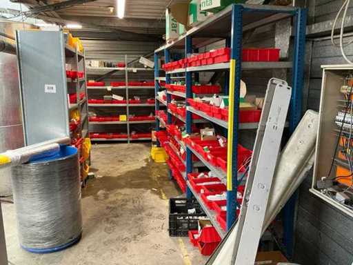 Various storage racks with content (4x)