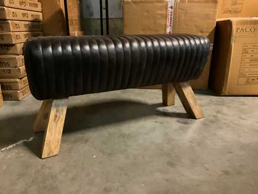 Beckett Wide leather stool