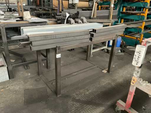 Stahl-Metallprofilen (Partie)