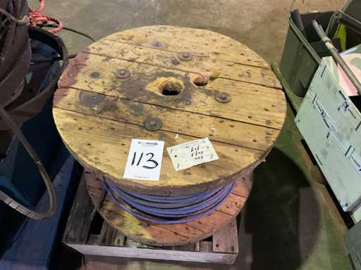 Splotowana lina stalowa na kołowrotku