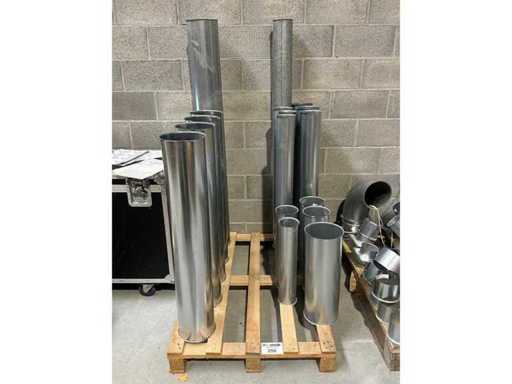 Beaucoup de tuyaux de ventilation - longueurs différentes - diamètres différents