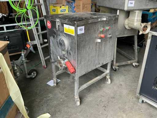 2003 Koneteollisuus LM-32 A Mobiele vleesmolen