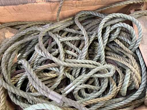 Cabluri ?i frânghii de petrecere