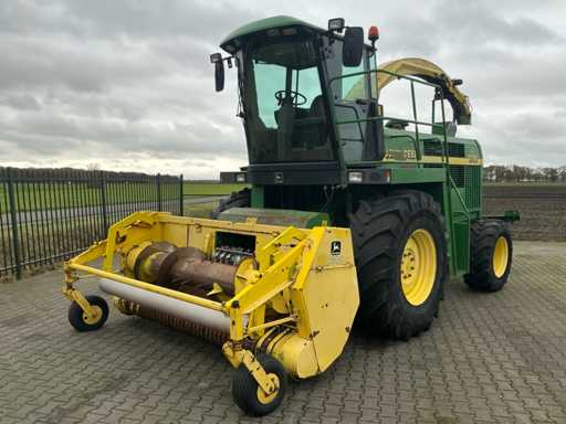 Moissonneuse de fourrage John Deere 6750 1999