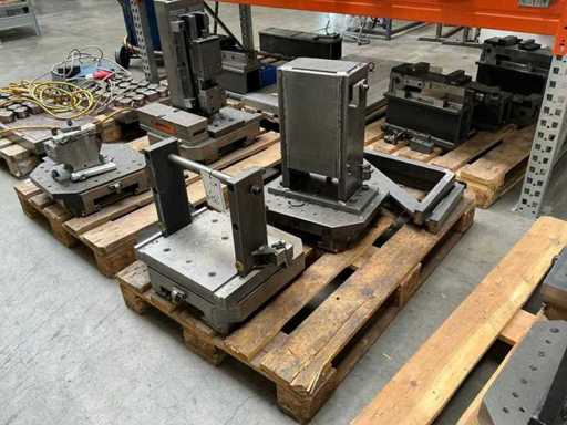 Assortment of tensioning towers (2x)