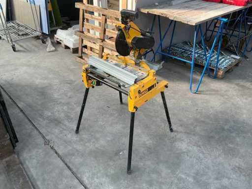 Ferăstrău unghi DeWalt DW743 cu ghid pentru ferăstrău