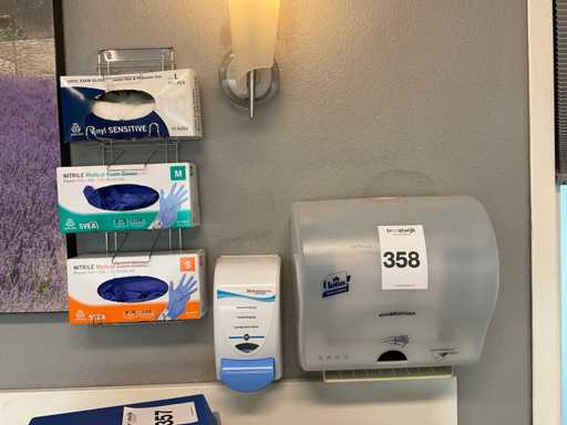 Lotus handdoek en zeepdispenser