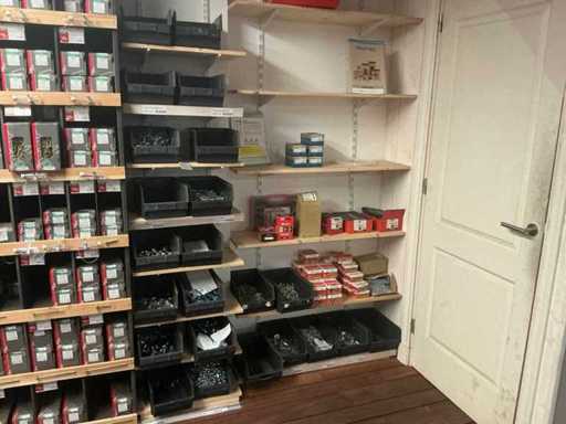 Batch of screws/bolts/plugs