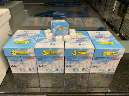 Lotto di carta per stampanti A4 e etichette di indirizzo
