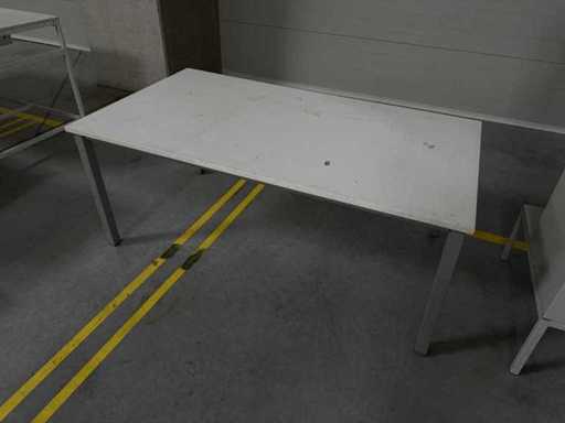 Table 180cm l x 100cm w