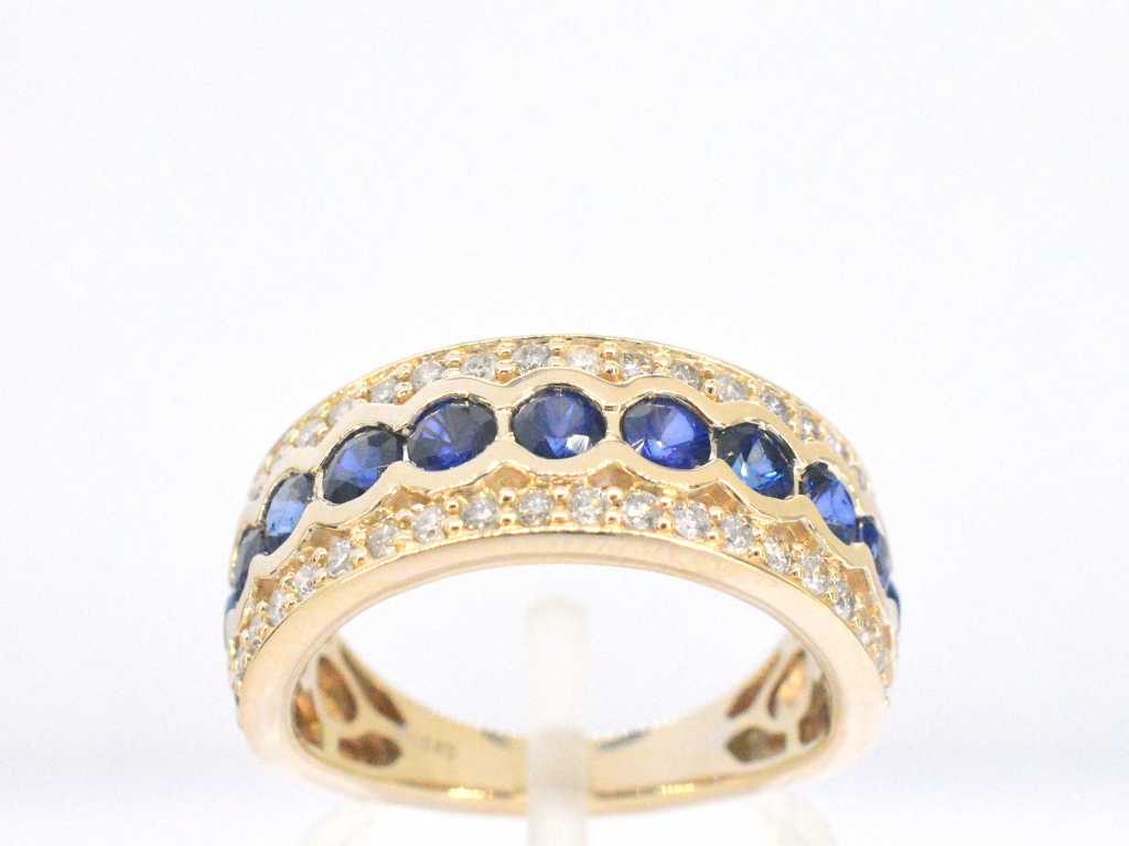 Gouden pave ring met diamanten en saffier
