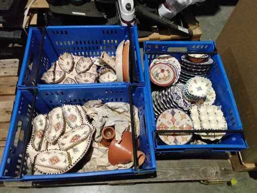 Kisten mit marokkanischer Keramik (3x)