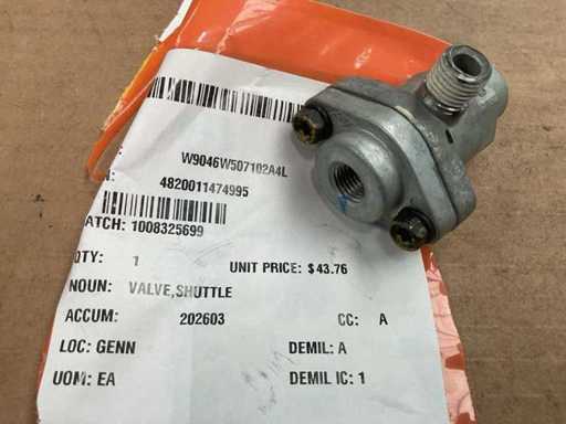 Shuttle valve