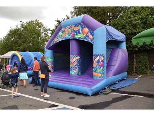 Spiel und Rutschen – Hüpfburg