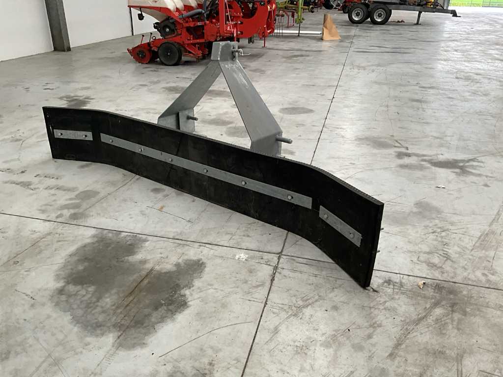 Mud scraper suitable for tractor and forklift
