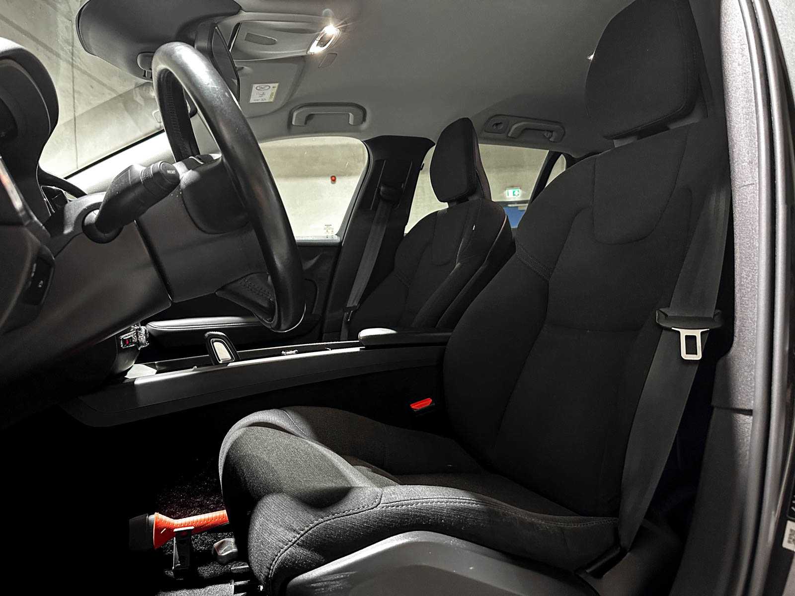 Volvo V60 2.0 B3 Momentum Advantage 163pk 2020 (Origineel-NL+1e eigenaar), K-370-BF