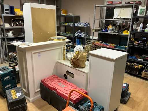 Partij diverse meubels