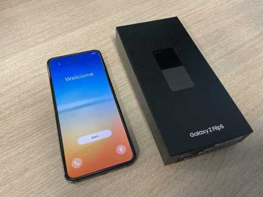 Samsung Galaxy Z Flip5 SM-F731B (512Gb) Smartphone