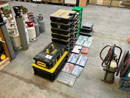 Pudełka z zestawami asortymentu