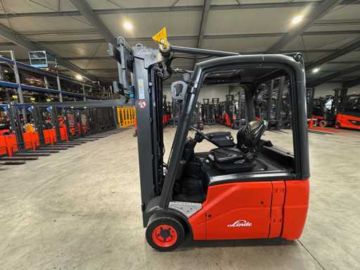 40/2023 Dienst + UVV 09/2026 Linde E16 1.600kg Triplex elektrische heftruck 12.719 uur