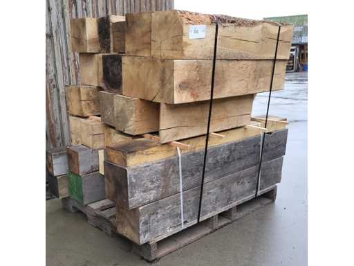 1 paleta dębowych podpórek o wymiarach 200 x 200 mm, ok. 1m3 