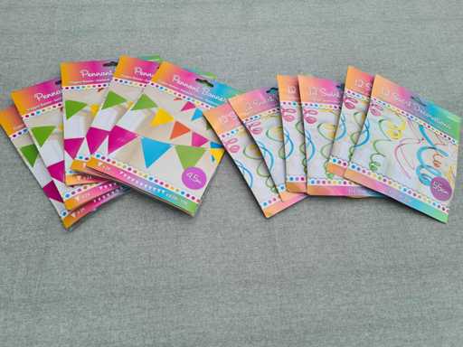 Decoratie vlaggenlijn en hangende draaislingers