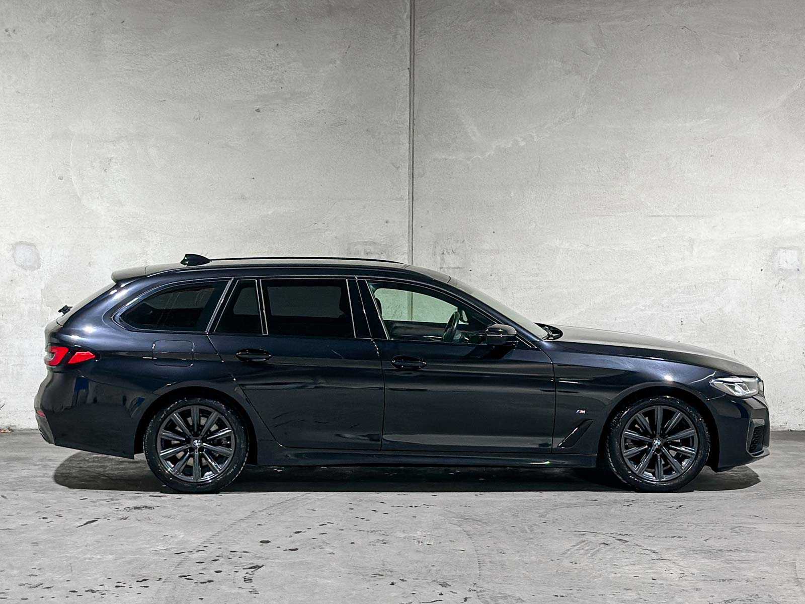 BMW 520i Touring High Executive Edition M-Sport 184pk 2021 (Origineel-NL) 5-Serie G31, L-194-JX