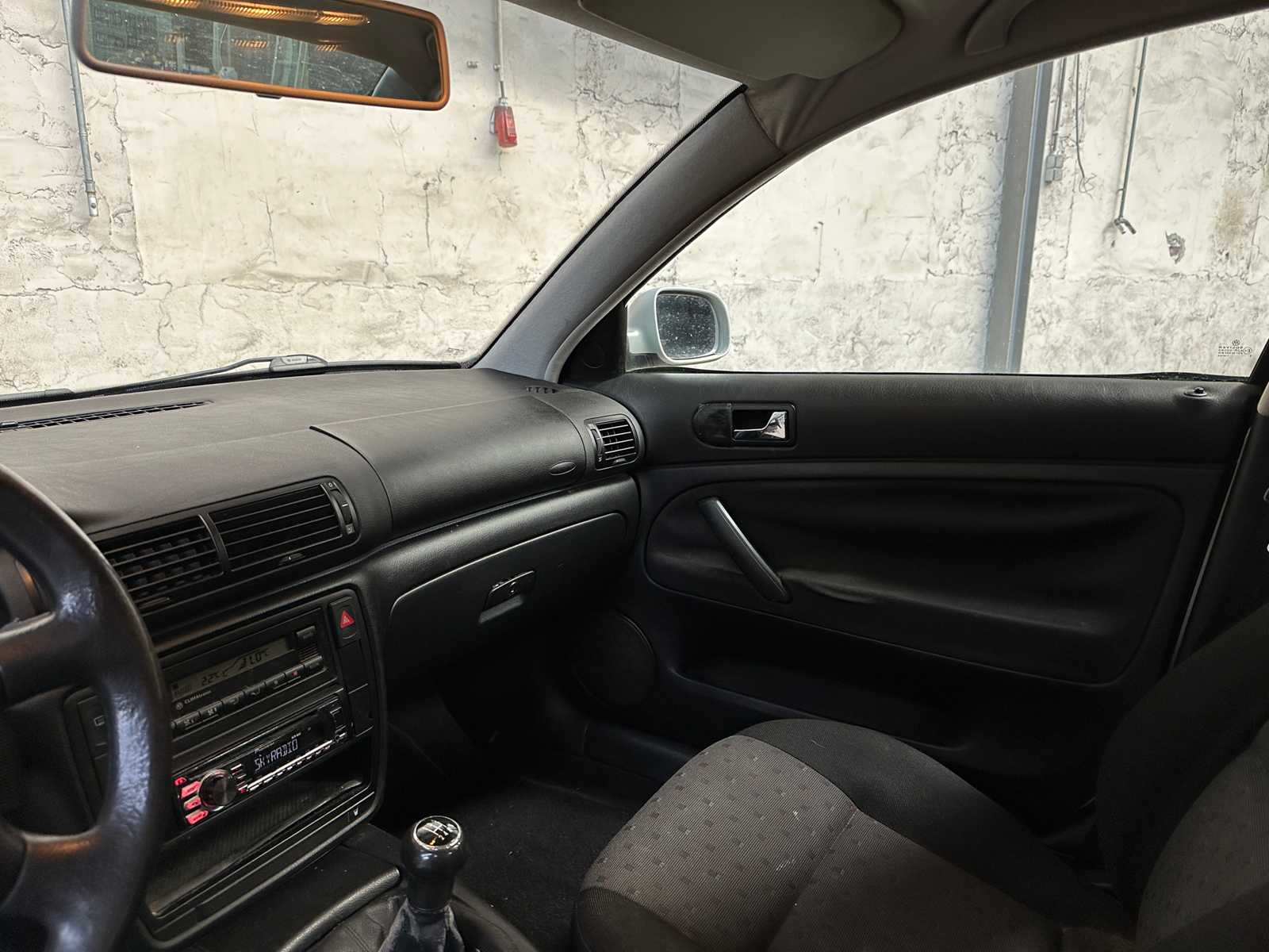 Volkswagen Passat 1.9 TDI Trendline 90pk 2000, 06-FD-FF