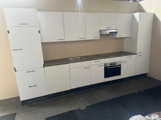 Bribus keuken v.v. Etna inbouwapparatuur,Interblad multiplex Werkblad 405cm (showroommodel)