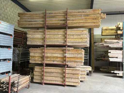 Fascicule din camera obscură a petrecerii