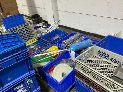 Montaż materiałów i skrzyń transportowych