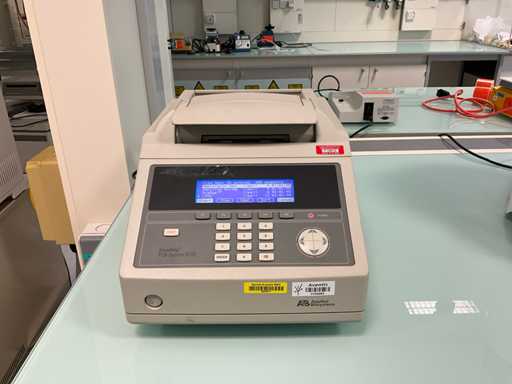 APPLIED BIOSYSTEMS GeneAmp PCR System 9700 Système PCR