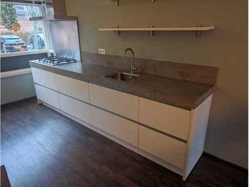 Keuken met apparatuur