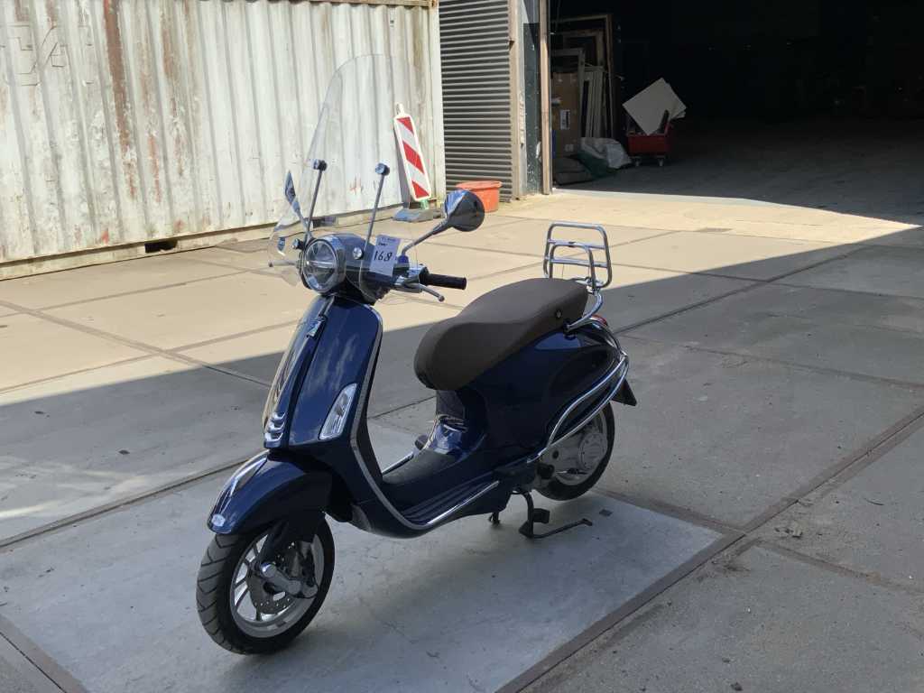 2018 Piaggio Vespa moped