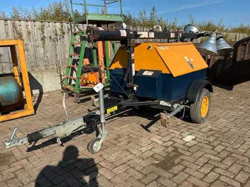 Remorque à poteau lumineux