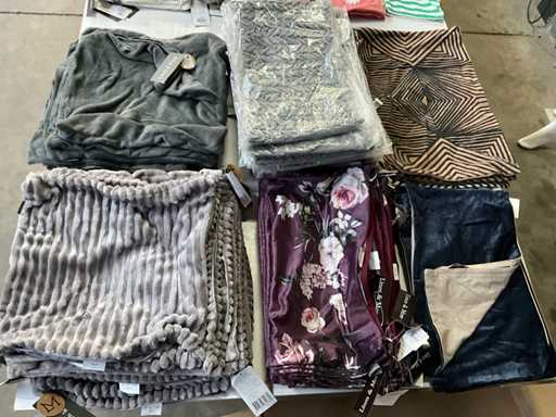 Linen & More + Presence Diverse Sierkussen hoezen (81x)