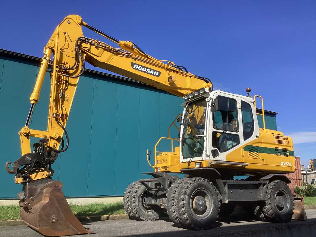 2015 Doosan DX170W-5 Excavator anvelope