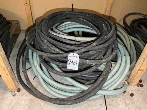 O mulțime de furtunuri de apă