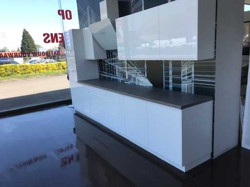 Keuken 380cm expo 27 in bouwpakket wit hoogglans