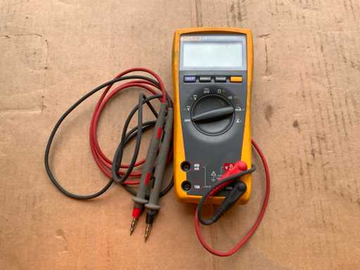 Fluke 175 Digital Multimeter