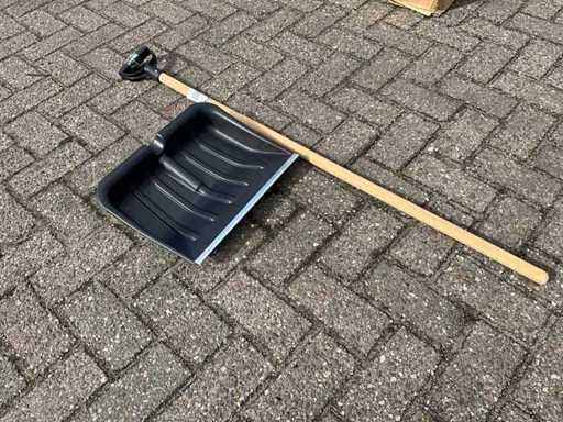 Lot Snow Shovel with wooden handle