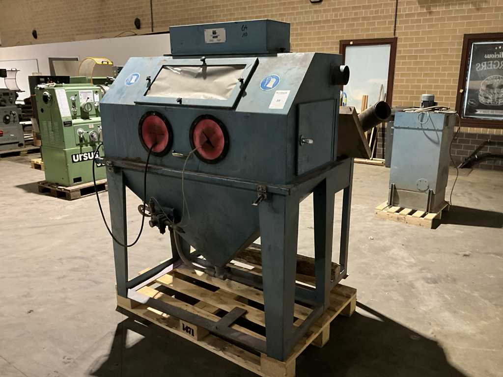 Blasting cabinet