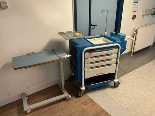 Divers meubles hospitaliers (2x)