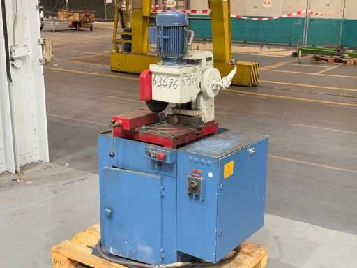   Ferăstrău circular metalic