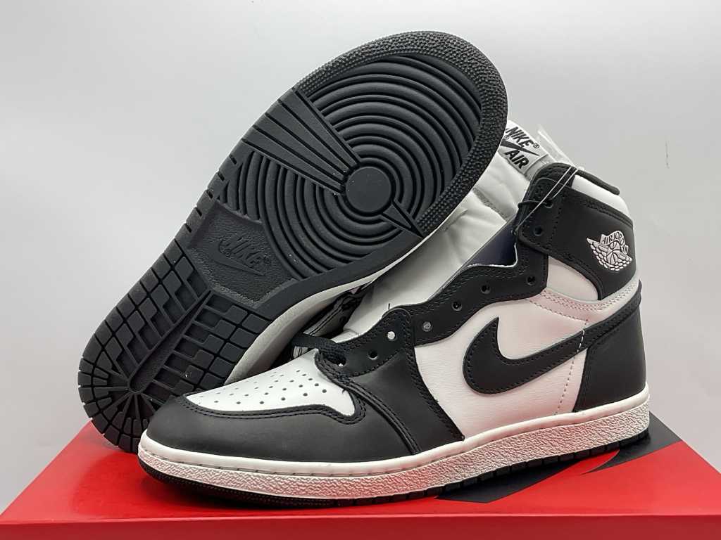 Nike Air Jordan 1 High '85 Adidași albi negri 44