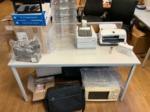 Lot de fournitures de bureau