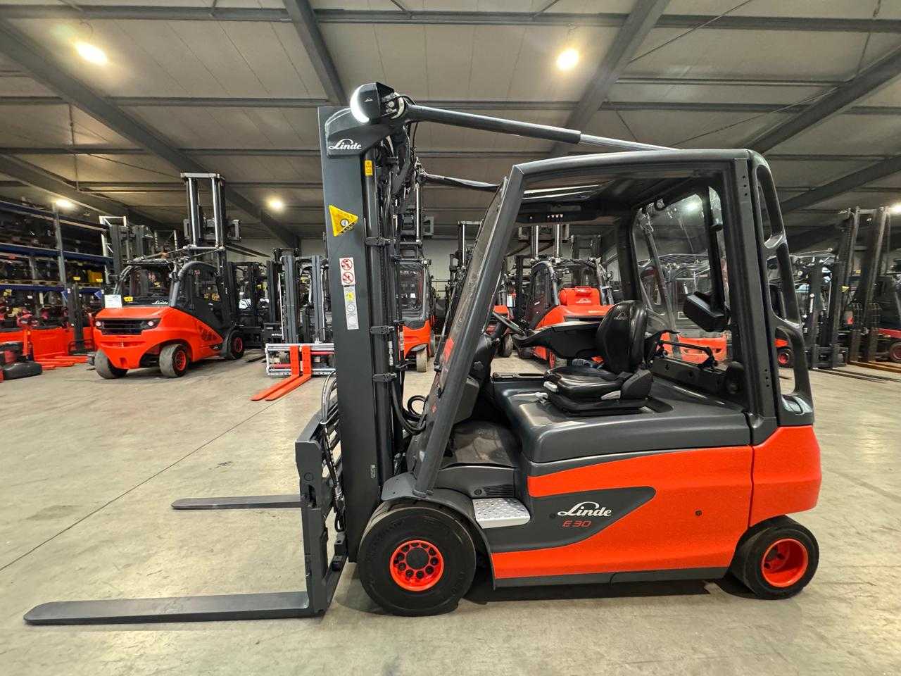 2019 Service + UVV 02/2027 Linde E30L EVO 3.000kg 3.+4. Fork adjuster Electric forklift Forklift 5.494 hours