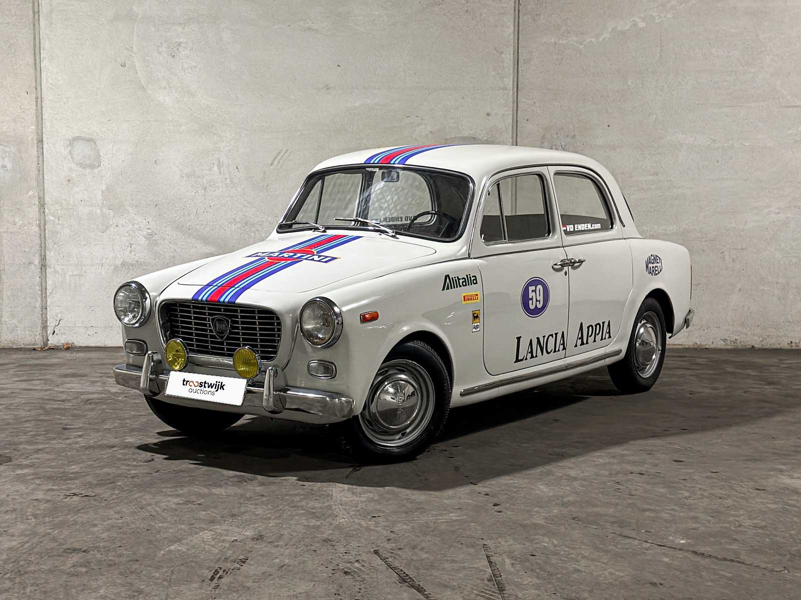 Luxury, sports and classic cars te Tiel