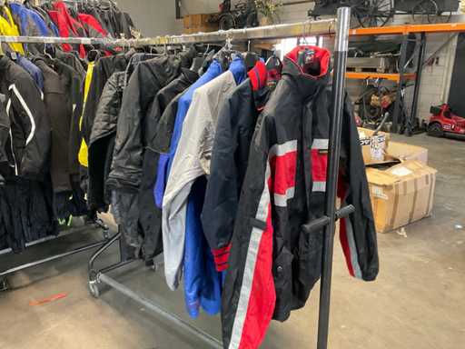 Diverse Revenger, Mobic, Ducati, MQP, Fieldsheer, Motodress, ORINA, Motorradjacken (18x)