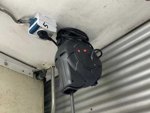 Wall cable reel (4x)